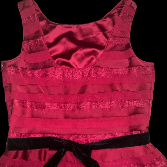WHITE HOUSE BLACK MARKET CRIMSON RIBBON SLEEVELESS BLOUSE - Picture 1 of 12